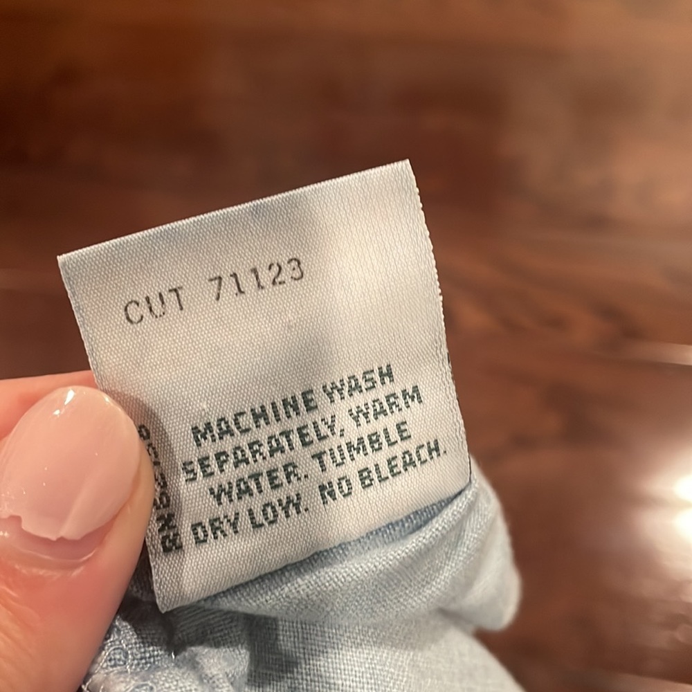 Guess Jeans Button Down - Picture 14 of 14